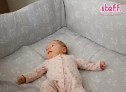 Steff - Parkomrander - Boxomrander 340x29 Cm - Print Schommelpaardjes - OEKO-TEX Standard 100 9 Steff - Parkomrander - Boxomrander 340x29 Cm - Print Schommelpaardjes - OEKO-TEX Standard 100 -Babyproducten Korting Winkel 1200x880