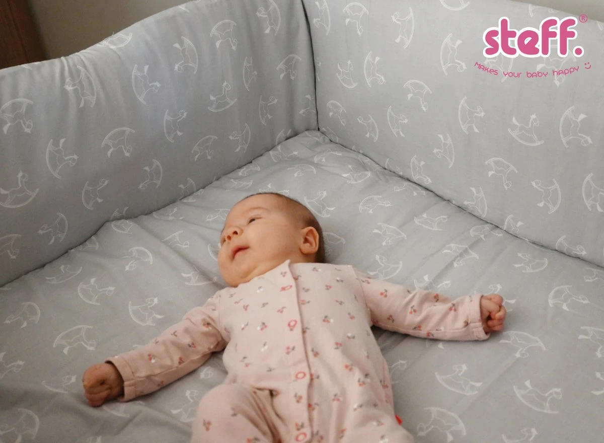 Steff - Parkomrander - Boxomrander 340x29 Cm - Print Schommelpaardjes - OEKO-TEX Standard 100 6 Steff - Parkomrander - Boxomrander 340x29 Cm - Print Schommelpaardjes - OEKO-TEX Standard 100 - Afbeelding 4