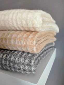 Wiegdeken Wol - Pure Baby Love - Wafel Off White -Babyproducten Korting Winkel 900x1200 1